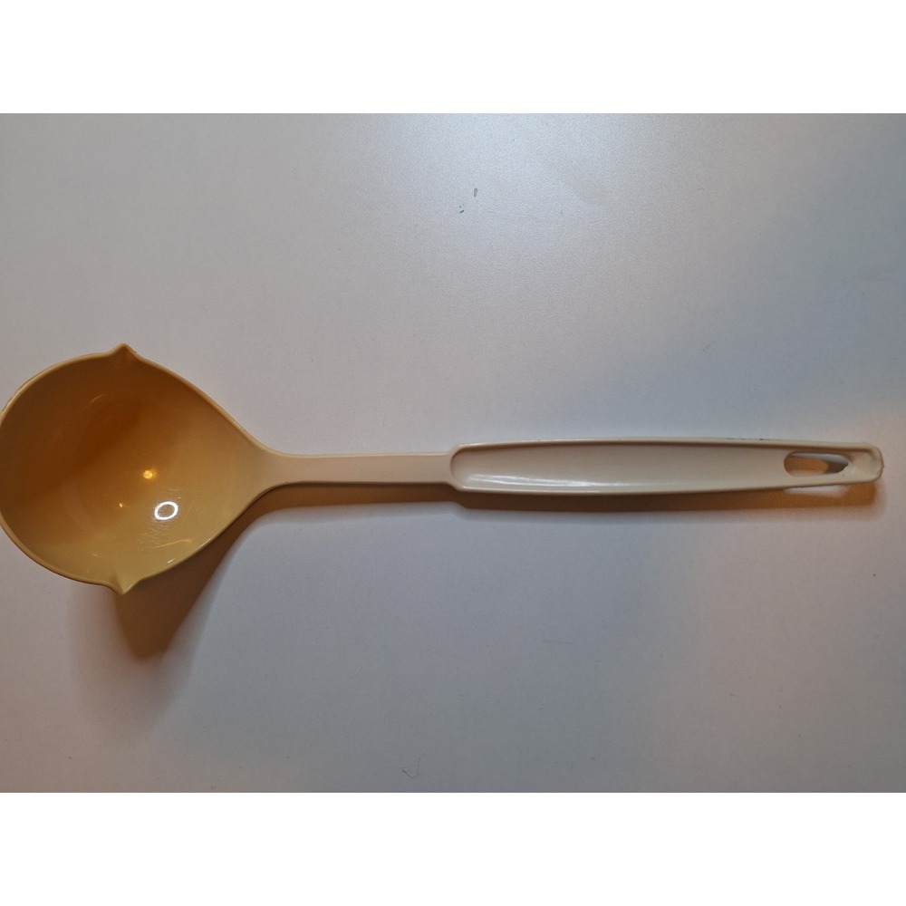 Ekco Vintage Beige plastic kitchen ladle, made in USA‎ dishwasher safe